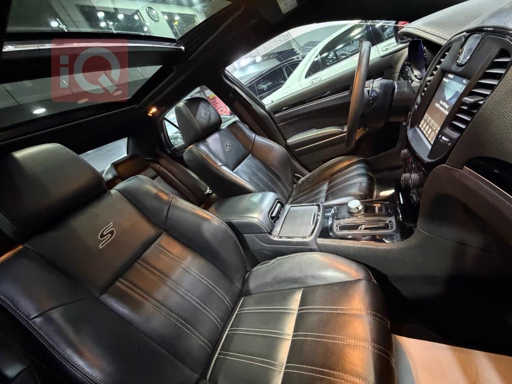 کرایسلەر 300